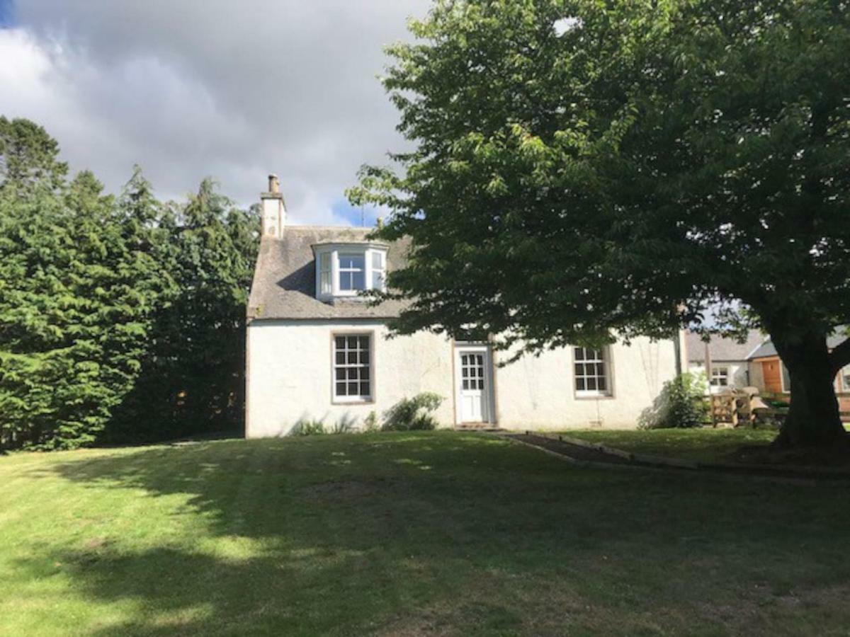 Traditional Family Home In Royal Deeside 阿博因 外观 照片